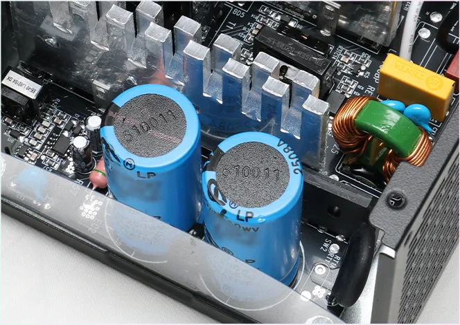 Inside the TY650: aluminium heat sinks, capacitors and dense soldering