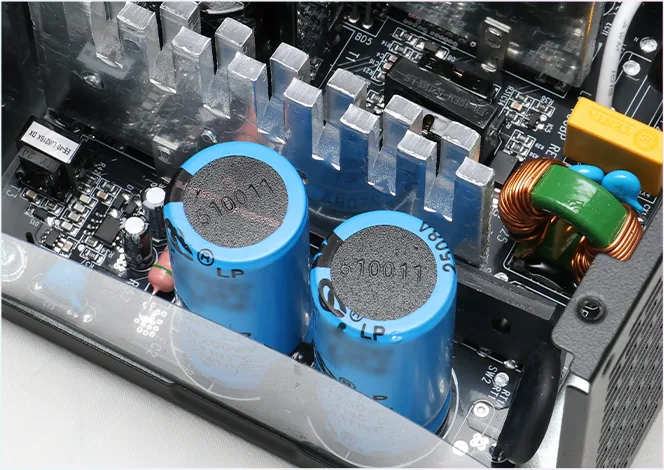 Inside the TY750: aluminium heat sinks, capacitors and dense soldering