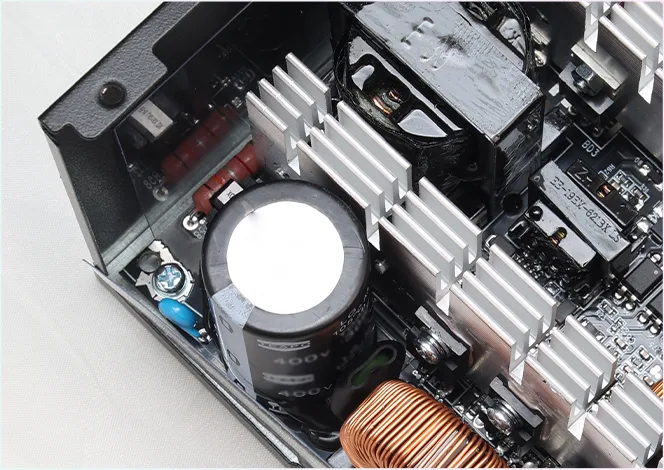 Inside the TY850: aluminium heat sinks, capacitors and dense soldering